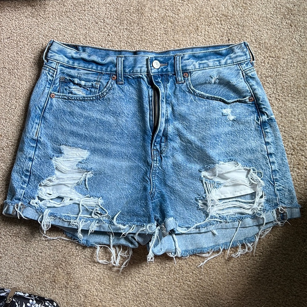 American Eagle Distressed Mom Short